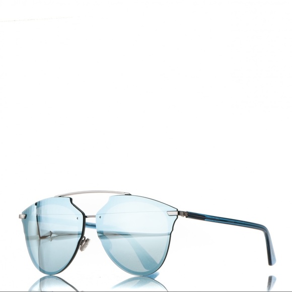 prevent swim goggles from fogging